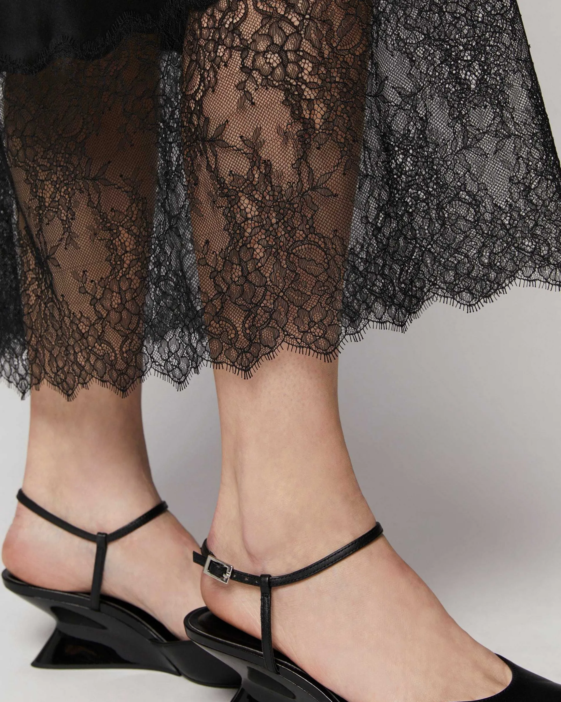 Jupe Mi-Longue Decoupee Dentelle