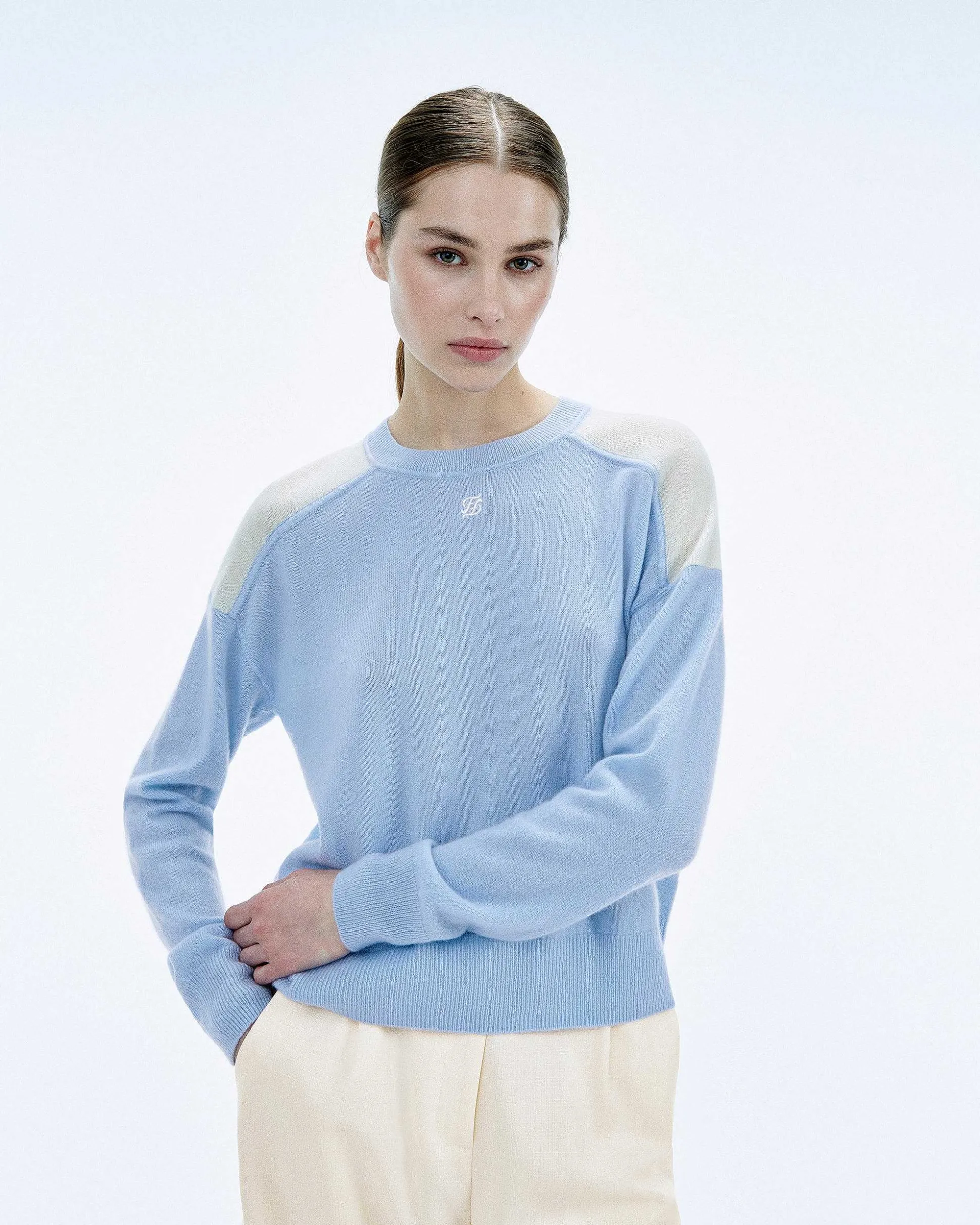 Pull Col Rond Bicolore Et Broderie