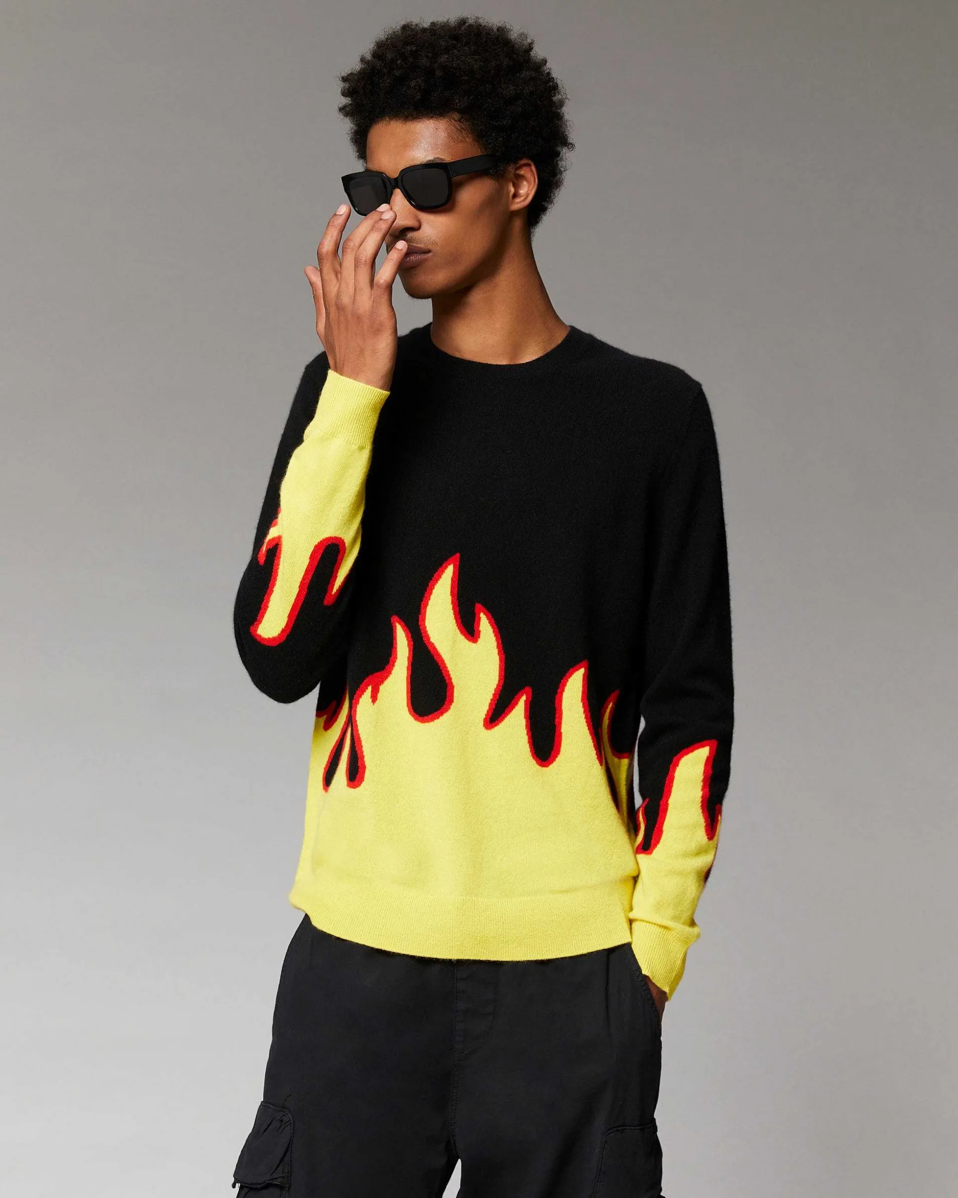 Pull Col Rond Flammes