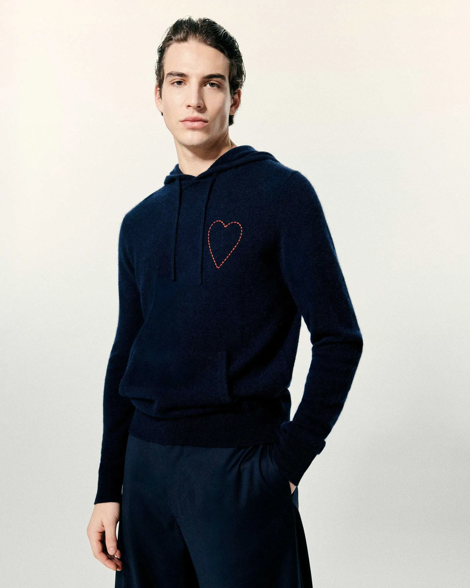 Pull Hoodie Coeur Brode