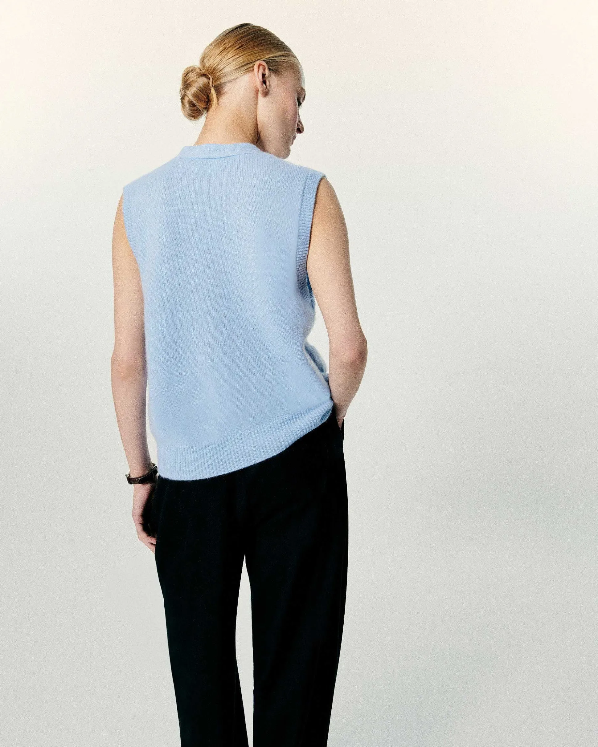 Pull Sans Manche Boutons Bijoux