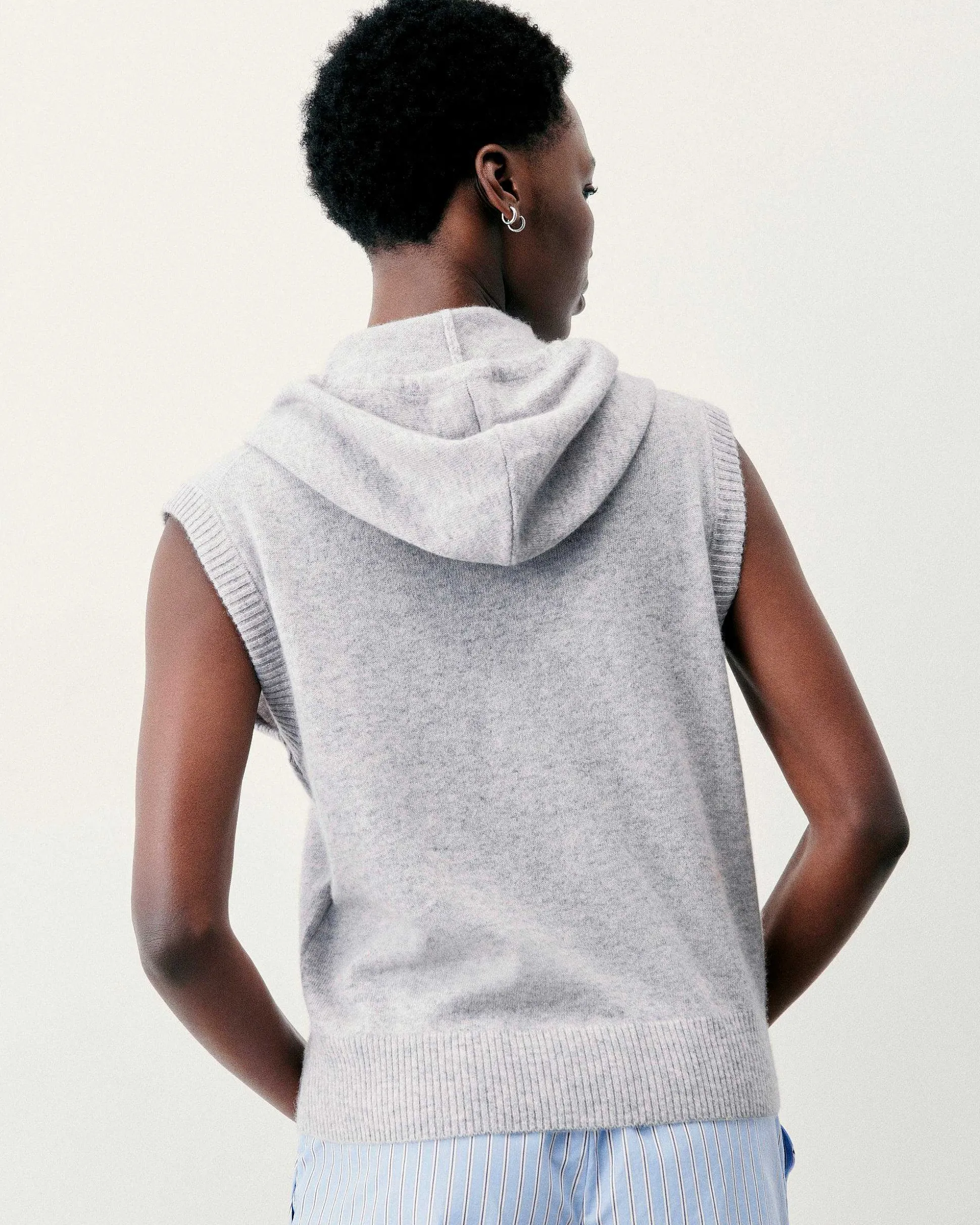 Pull Sans Manche Capuche